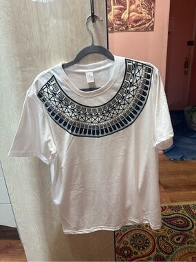 Woman’s White Crew Neck Graphic Print Tee, Short Sleeve, Size L Cotton Blend